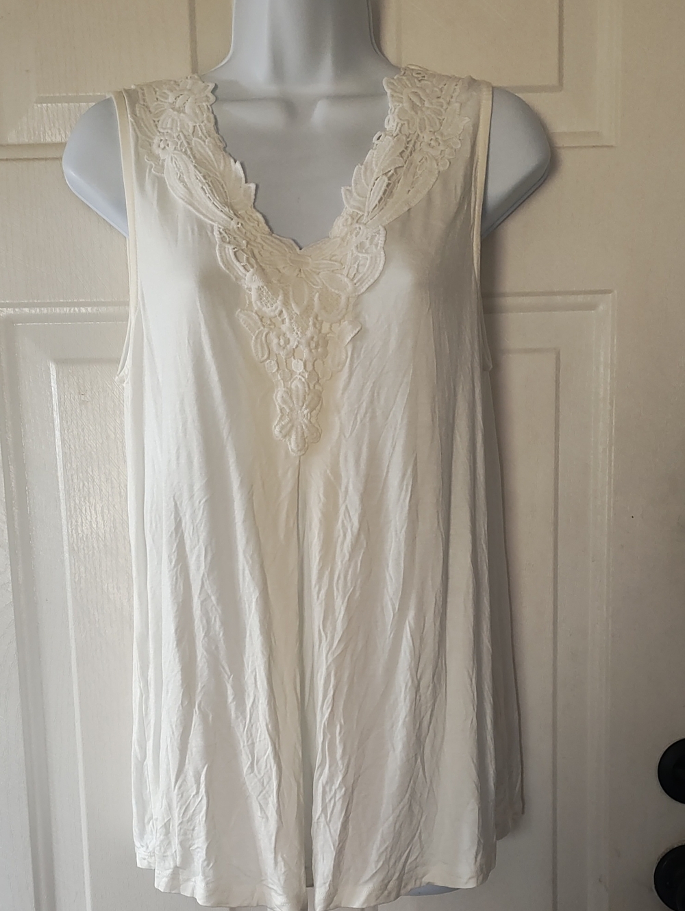 Cable & Gauge Cream Lace V‑Neck Sleep Chemise